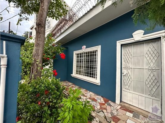 Se Vende Casa con Excelente ubicación,