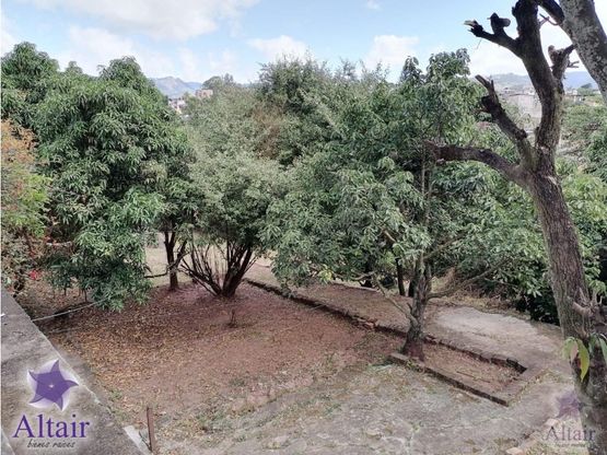 Se Vende casa en Col. La Esperanza Acceso Boulevard Morazan