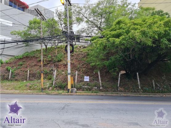 Se Vende Terreno en Calle Principal de Lomas del Guijarro