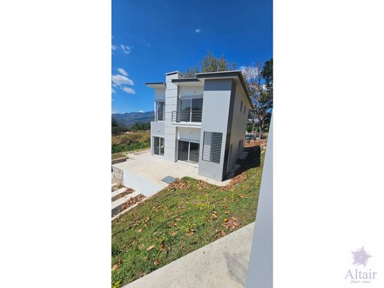 Se Venden 3 Casas Nuevas en Santa Lucia