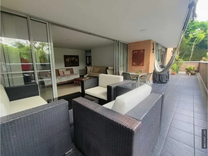 Apartamento 4 habitaciones en venta Poblado Medellín