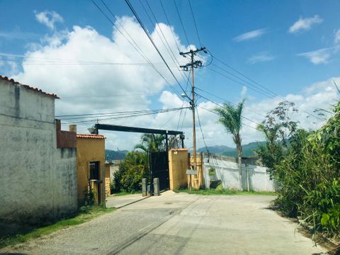 se vende terreno 555m2 colinas de caicaguana 0780