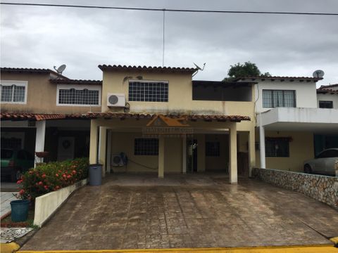 town house urb los portales av jose tadeo monagas maturin