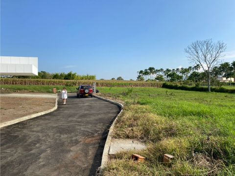 se vende lote pereira cerritos