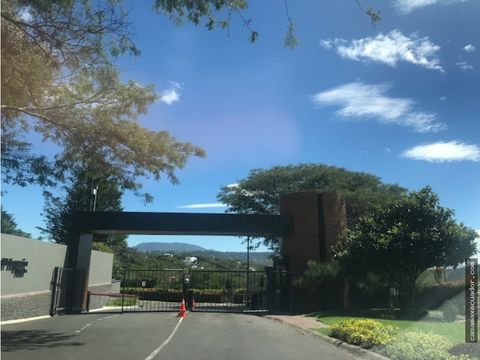 vendo terreno en puembo junto club arrayanes vista espectacular