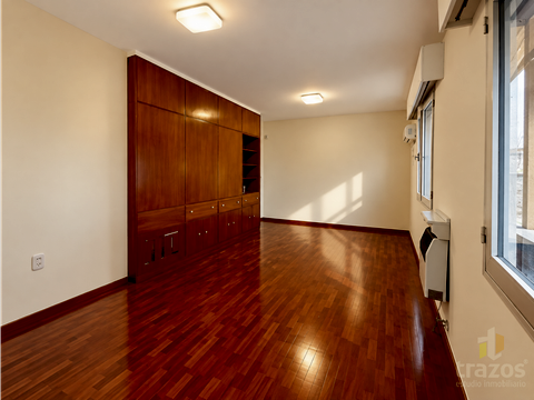 departamento 23 dormitorios frontal a calle san martin cdad