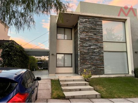 casa 3 dorm y cochera en venta dalvian barrio privado