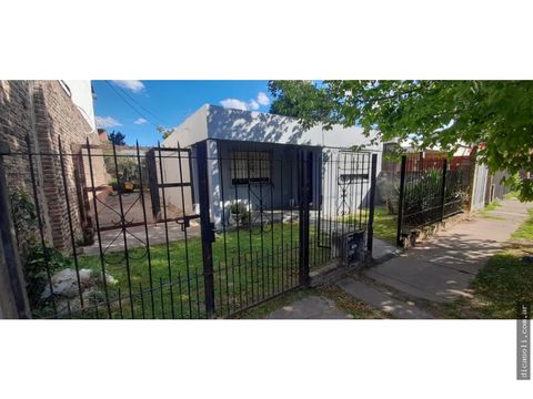 amplia casa en alquiler villa udaondo a 100 mts av martin fierro