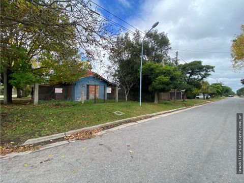 latorre prop vende lote con mejoras en barrio los pinares