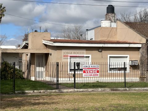 casa centrica sobre av rivadavia en brandsen