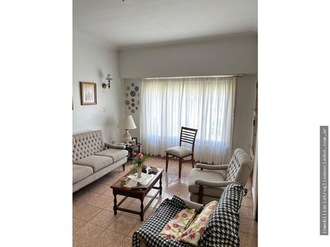 casa de cuatro ambientes con parque