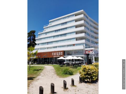 moderno departamento con piscina y vista al mar