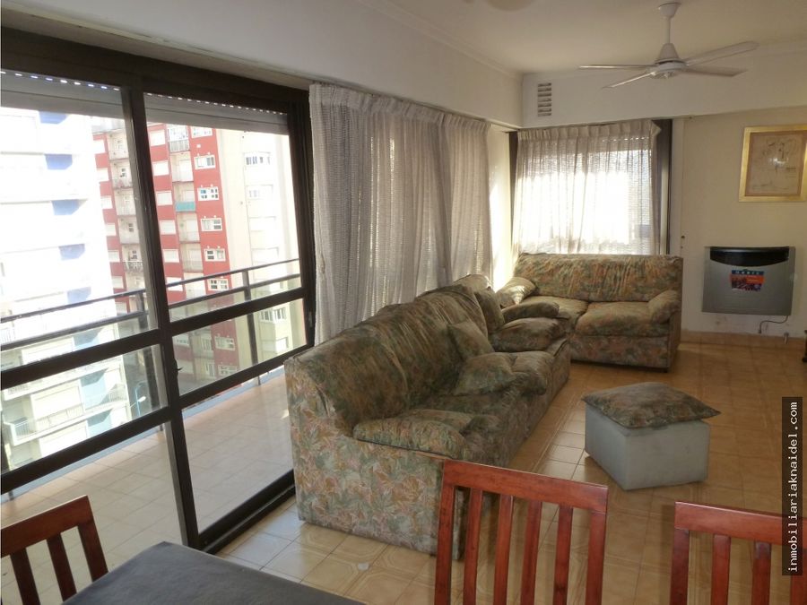 tres ambientes externos con balcon saliente