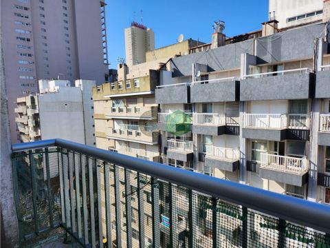 venta departamento 3 ambientes con balcon a la calle