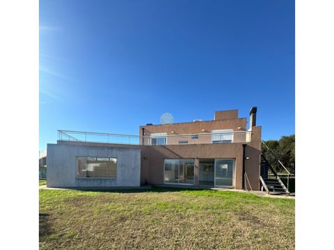 casa en causana de dos plantas c 3 dormitorios en alquiler