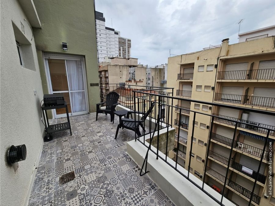 departamento de 3 amb con balcon terraza a la calle en el centro
