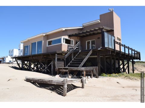 casa frente al mar en mar chiquita