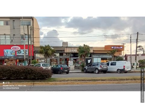 local sobre avenida constitucion