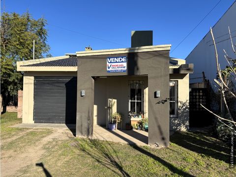 se vende casa 3 dorm en b0 pinares a metros de la plaza central