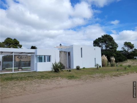 moderna casa con piscina