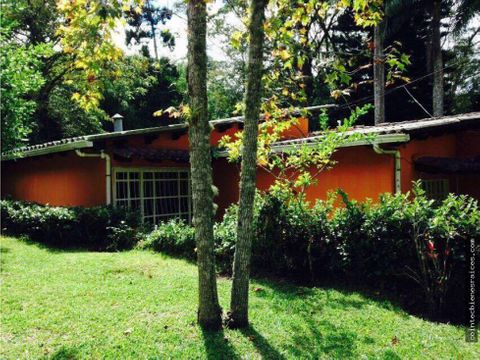 alquilo casa en el hatillo5 hab10 parqueos1400