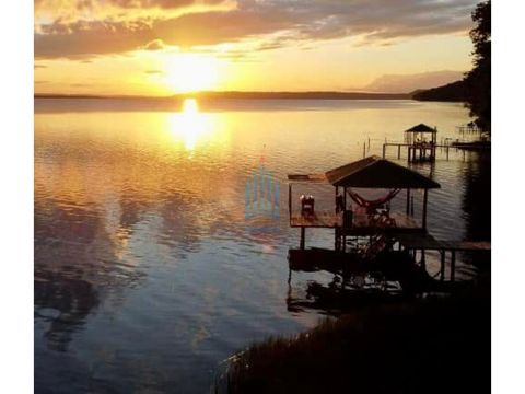 bungalow a orilla del lago
