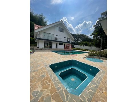 en venta hermosa finca en cerritos