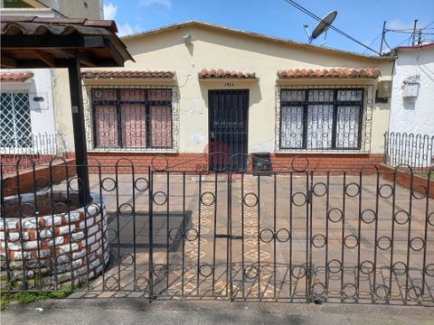 se renta excelente casa comercial en la avenida santa monica