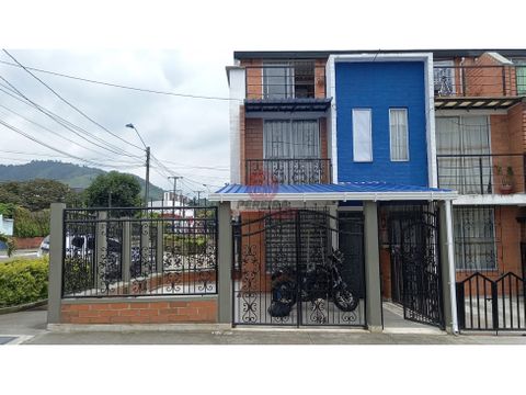 se vende hermosa casa esquinera de 3 niveles en barrio los molinos