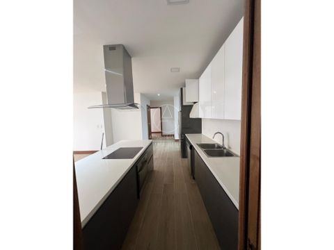 apartamento en alquiler con terraza en zona 15 vh1