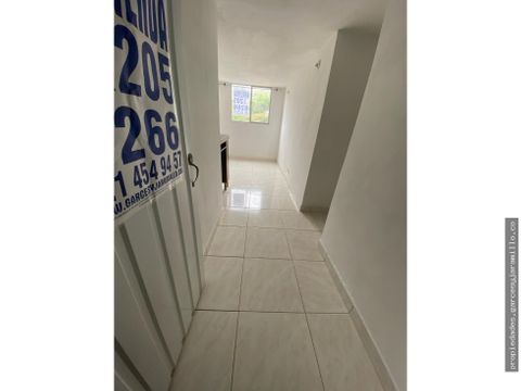 se arrienda apartamento en la urbanizacion roblealto