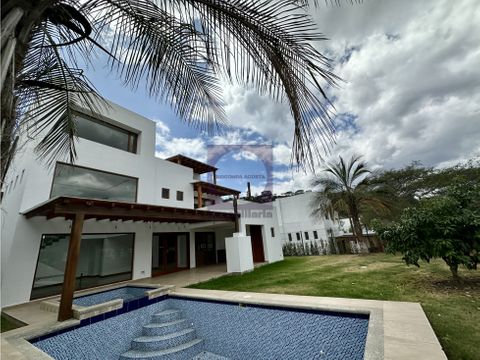 casa venta cumbaya 4 dormit estudio piscina pergola