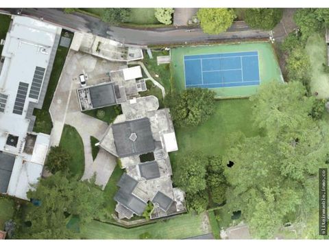 vendo casa san jorge muxbal con amplio jardin
