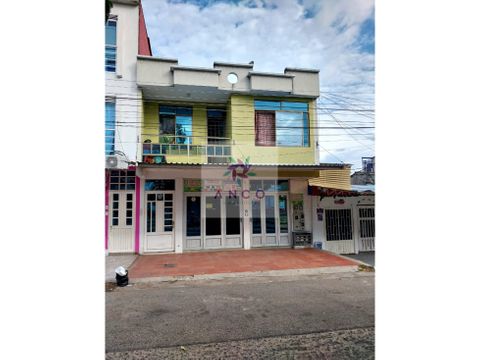 casa de dos pisos con local comercial frente a almacen exito