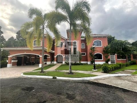 se vende casa en residencial embassy clatyon village