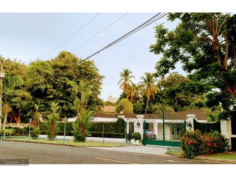 vendo o alquilo casa en altos del golf