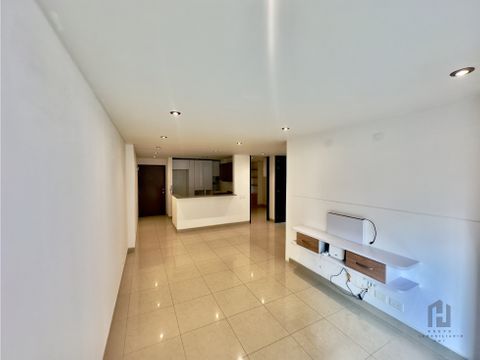 se arrienda hermoso apartamento por chico navarra