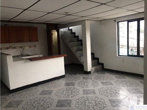 casa esquinera con apartamentos independientes