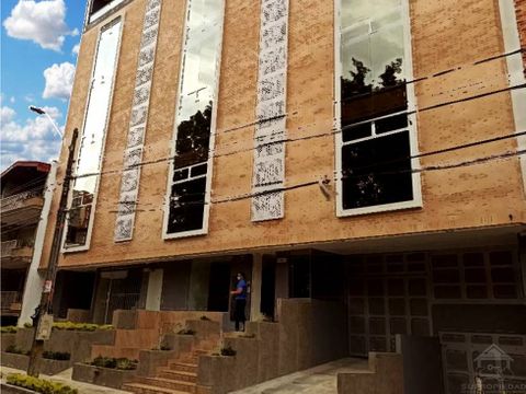 edificio comercial de media mixtura en barrio conquistadores