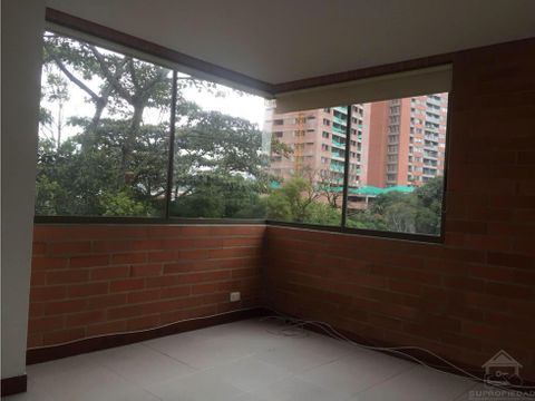 vendo apartamento esquinero de 89 m2 en el sector suramerica