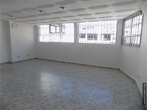 se vende casa de 3 pisos barrio bolivar