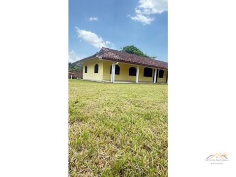 alquilo casa en howard con aires split