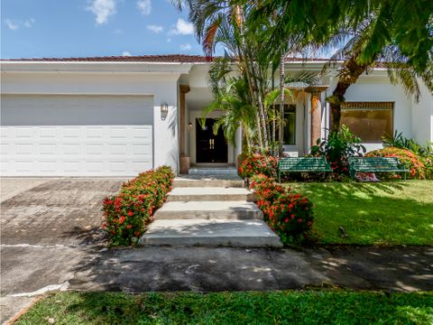 venta de casa de una sola planta en un privado refugio de lujo