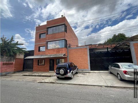 edificio comercial en sector la candelaria valencia