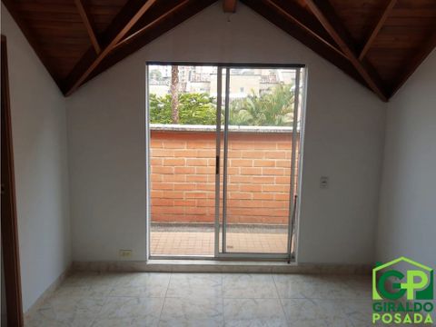 arriendo casa de tres niveles en el poblado castropol