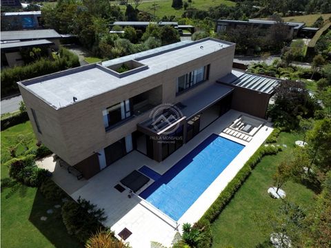 hermosa casa con piscina en venta alto de palmas unidad exclusiva