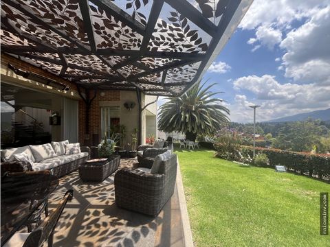 casa en aposentos con pergola y vista al campo de golf