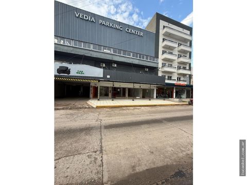 local comercial con importante vidriera