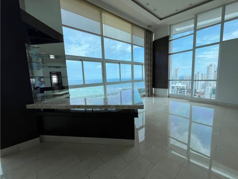 se vende penthouse con gran vista en coco del mar