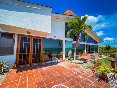 se vende casa frente al mar en costa esmeralda san carlos